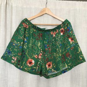 Comfy Floral Green Shorts w pockets and drawstring